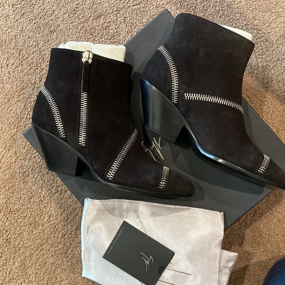 Giuseppe Zanotti Guns Blaze booties w/zipper detail in blk suede size 36.5 / 6 - Picture 2 of 10